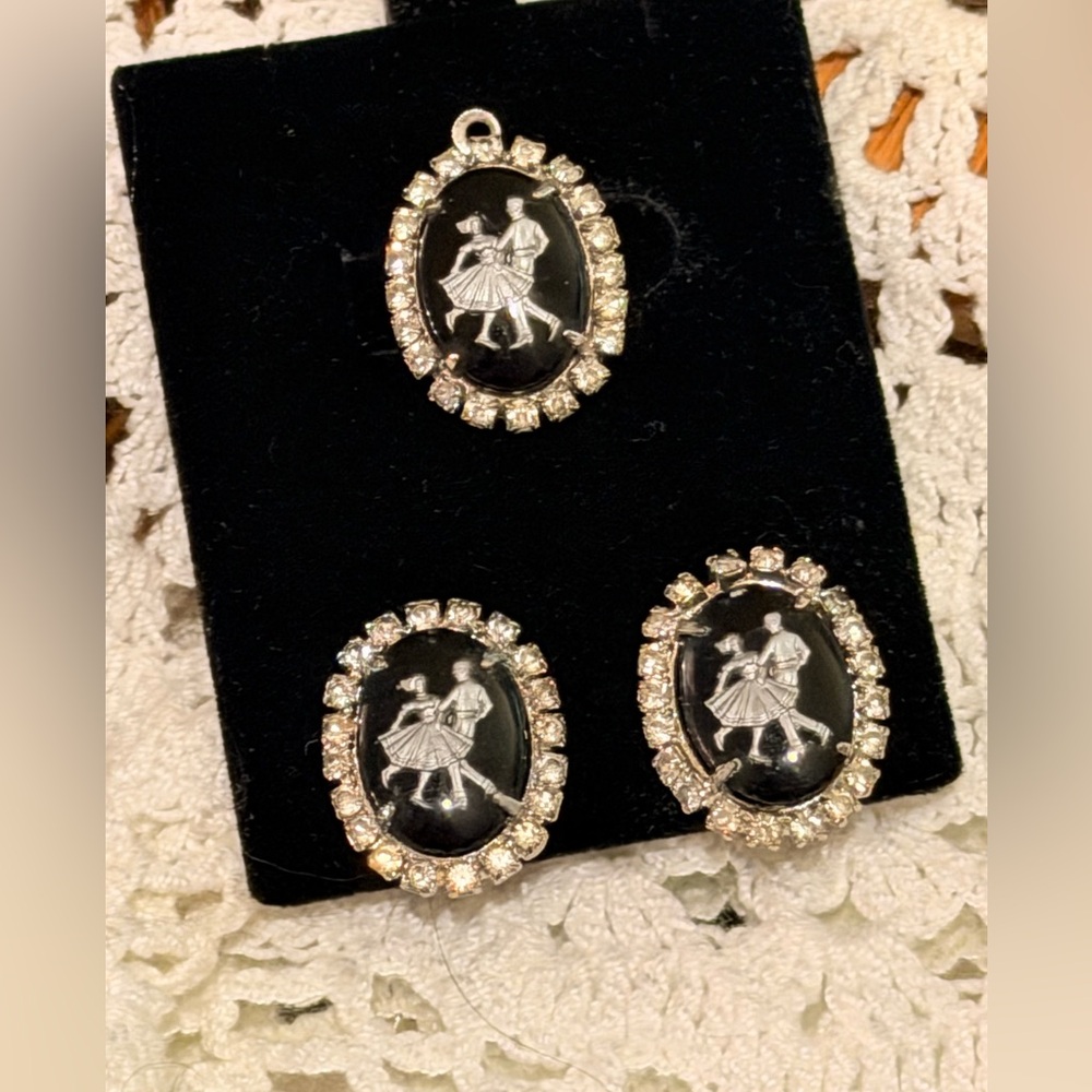 Elegant Black and Silver Cameo Jewelry Set